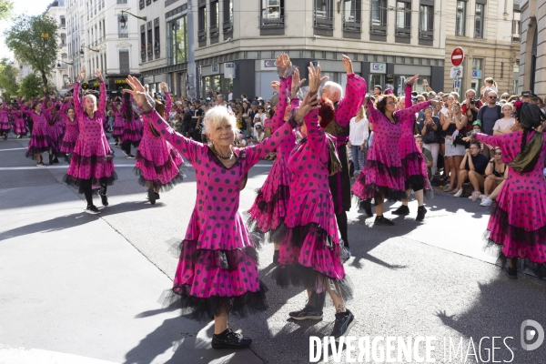Défilé de la Biennale de la Danse de Lyon