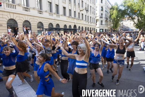 Défilé de la Biennale de la Danse de Lyon