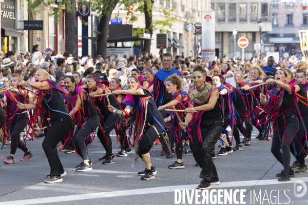 Défilé de la Biennale de la Danse de Lyon