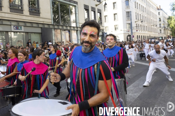 Défilé de la Biennale de la Danse de Lyon