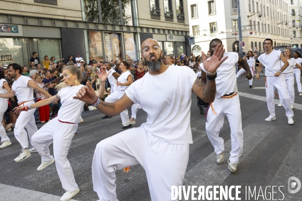 Défilé de la Biennale de la Danse de Lyon