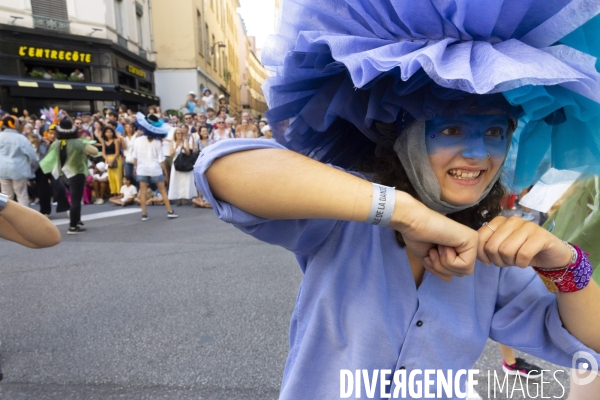 Défilé de la Biennale de la Danse de Lyon