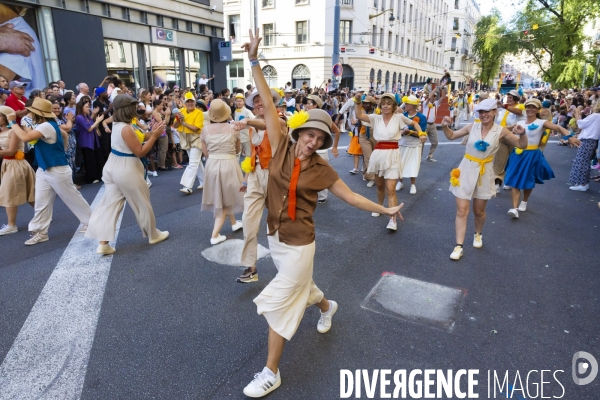 Défilé de la Biennale de la Danse de Lyon
