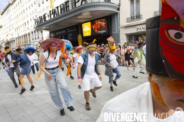 Défilé de la Biennale de la Danse de Lyon
