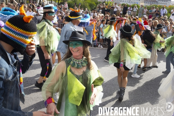 Défilé de la Biennale de la Danse de Lyon