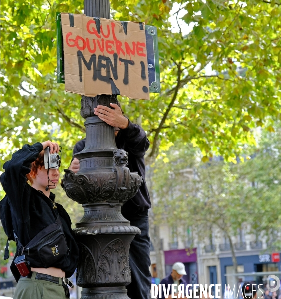 Le mouvement   Bloquons tout   place de la République
