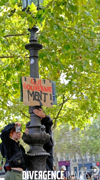 Le mouvement   Bloquons tout   place de la République
