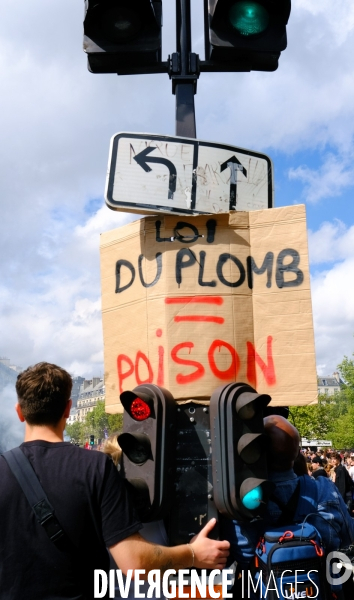 Le mouvement   Bloquons tout   place de la République