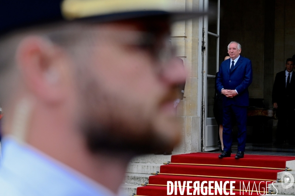 Passation de pouvoirs entre françois bayrou et sébastien lecornu