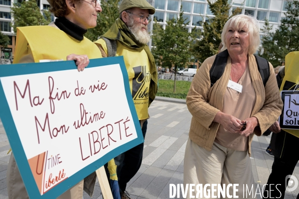 Procès de 13 membres d’Ultime Liberté pour aide au suicide