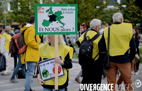 Procès de 13 membres d’Ultime Liberté pour aide au suicide