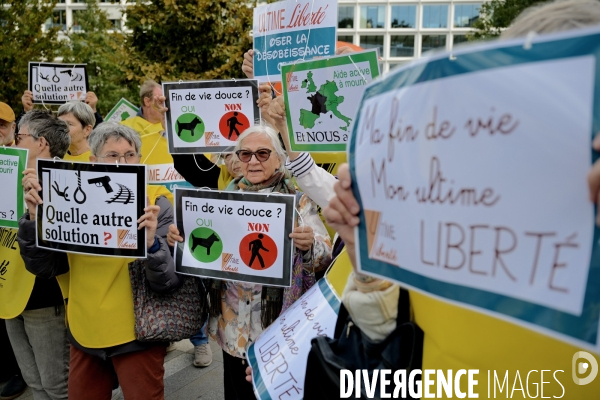 Procès de 13 membres d’Ultime Liberté pour aide au suicide