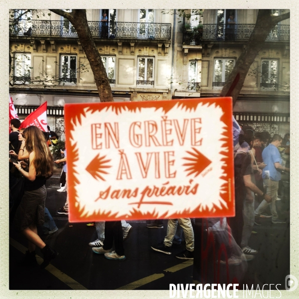 Slogans durant la manifestation du 18 Septembre 2025 à Paris.