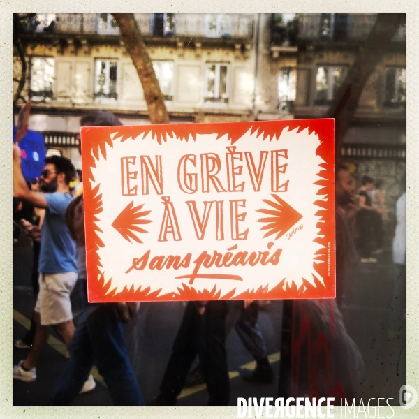 Slogans durant la manifestation du 18 Septembre 2025 à Paris.