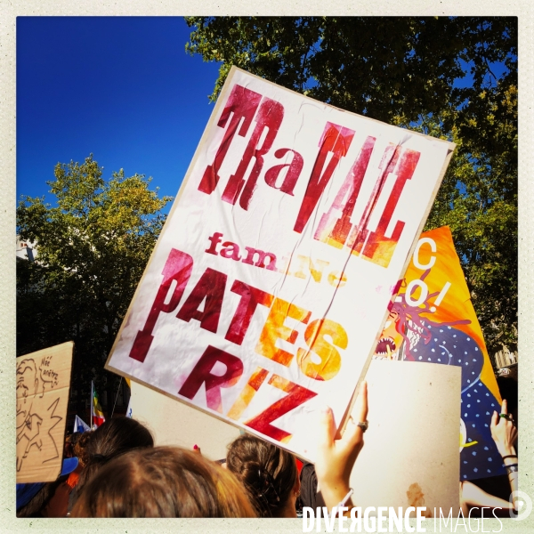 Slogans durant la manifestation du 18 Septembre 2025 à Paris.