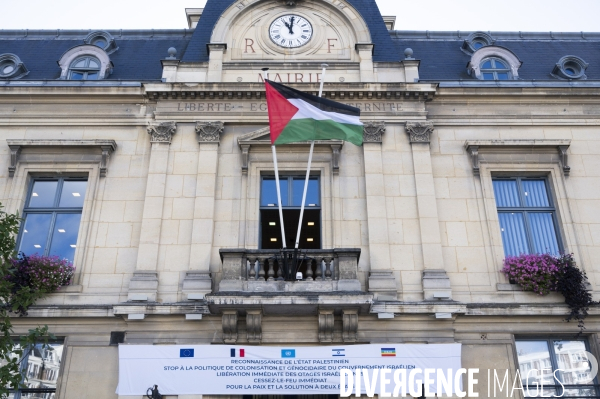 Le drapeau palestinien hissé sur la mairie de Saint-Ouen