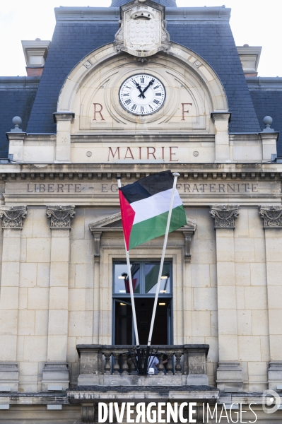 Le drapeau palestinien hissé sur la mairie de Saint-Ouen
