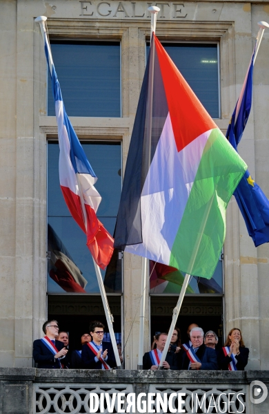 Pavoisement de la mairie de Saint Denis aux couleurs de la Palestine