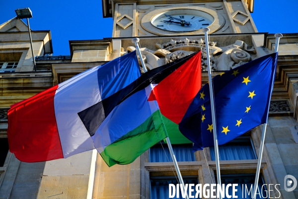 Pavoisement de la mairie de Saint Denis aux couleurs de la Palestine