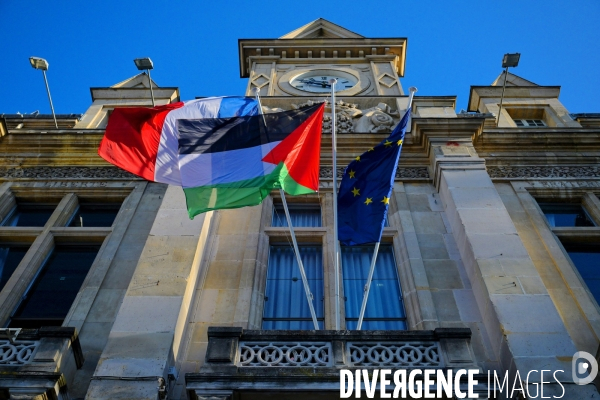 Pavoisement de la mairie de Saint Denis aux couleurs de la Palestine