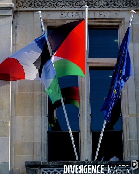 Pavoisement de la mairie de Saint Denis aux couleurs de la Palestine