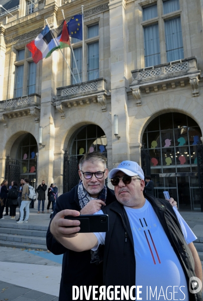 Pavoisement de la mairie de Saint Denis aux couleurs de la Palestine