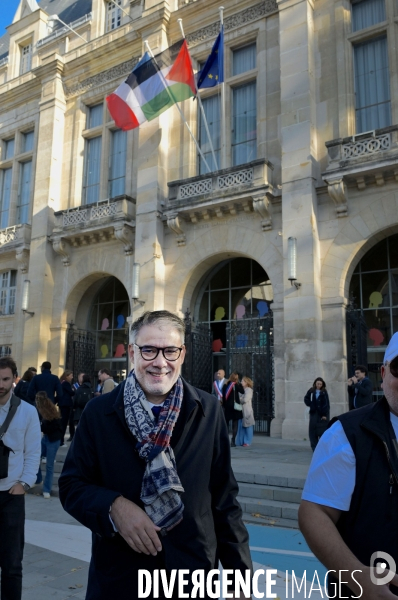 Pavoisement de la mairie de Saint Denis aux couleurs de la Palestine