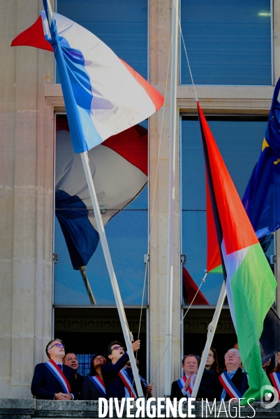 Pavoisement de la mairie de Saint Denis aux couleurs de la Palestine