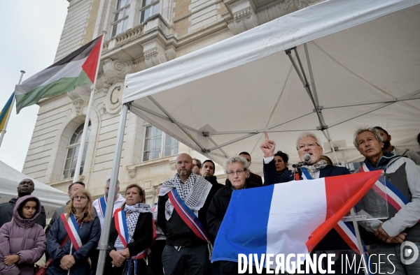Reconnaissance de la Palestine : Bruno Piriou maire de Corbeil-Essonnes décide de distribuer des drapeaux palestiniens aux habitants