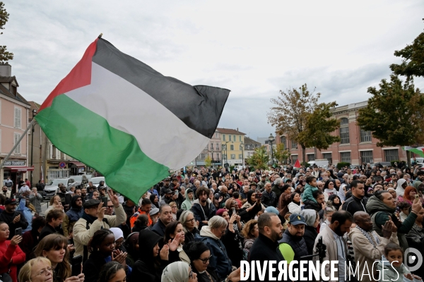 Reconnaissance de la Palestine : Bruno Piriou maire de Corbeil-Essonnes décide de distribuer des drapeaux palestiniens aux habitants