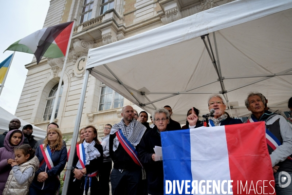Reconnaissance de la Palestine : Bruno Piriou maire de Corbeil-Essonnes décide de distribuer des drapeaux palestiniens aux habitants