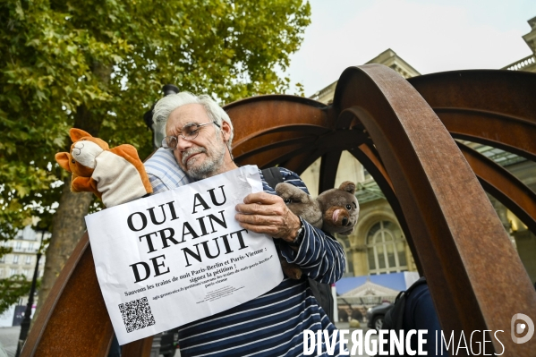 La SNCF dégrade le service des trains de nuits internationaux Paris-Berlin et Paris-Vienne. Le collectif   oui aux trains de nuit   dénonce.