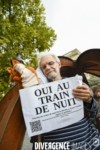 La SNCF dégrade le service des trains de nuits internationaux Paris-Berlin et Paris-Vienne. Le collectif   oui aux trains de nuit   dénonce.