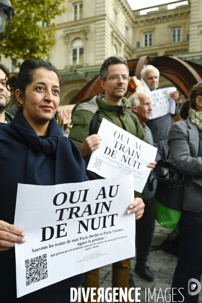 La SNCF dégrade le service des trains de nuits internationaux Paris-Berlin et Paris-Vienne. Le collectif oui aux trains de nuit dénonce.
