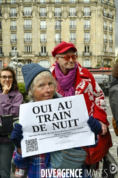 La SNCF dégrade le service des trains de nuits internationaux Paris-Berlin et Paris-Vienne. Le collectif oui aux trains de nuit dénonce.