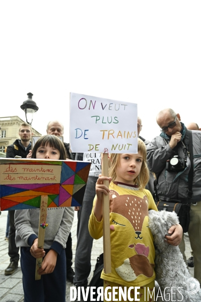 La SNCF dégrade le service des trains de nuits internationaux Paris-Berlin et Paris-Vienne. Le collectif oui aux trains de nuit dénonce.