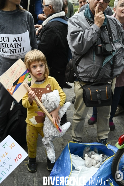 La SNCF dégrade le service des trains de nuits internationaux Paris-Berlin et Paris-Vienne. Le collectif   oui aux trains de nuit   dénonce.