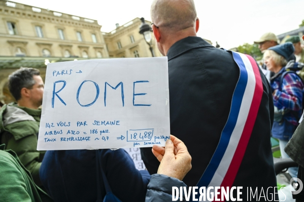 La SNCF dégrade le service des trains de nuits internationaux Paris-Berlin et Paris-Vienne. Le collectif oui aux trains de nuit dénonce.