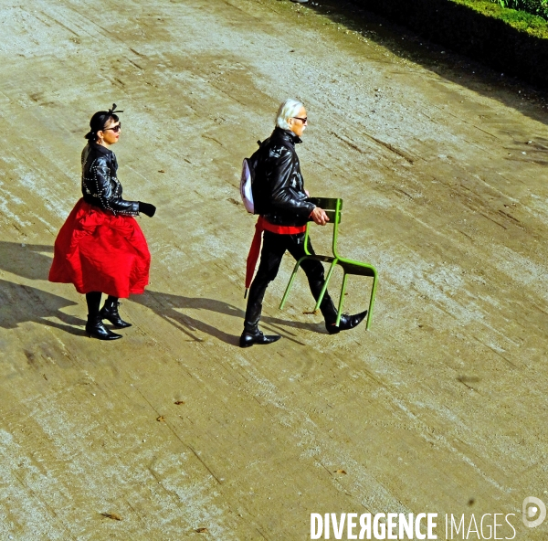 Le Noir et le Rouge dans les jardins des Tuileries