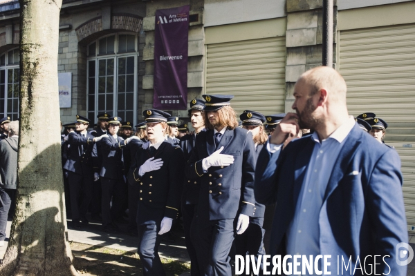 Rassemblement à Paris des gadzarts en soutient aux élèves de l établissement de Lille, en conflit ouvert, depuis pret d un an, avec leur direction qu ils accusent de violence. Paris, le 28 septembre 2025.