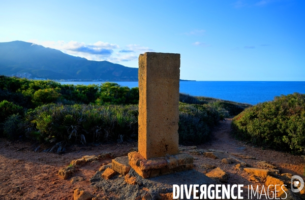 Tipaza / La stèle en hommage d Albert Camus