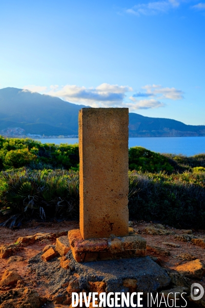 Tipaza / La stèle en hommage d Albert Camus 