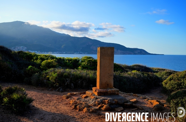 Tipaza / La stèle en hommage d Albert Camus 