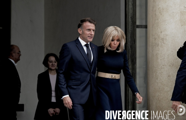 Emmanuel et Brigitte Macron à l elysée  