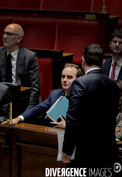 Sébastien Lecornu échappe à la censure, le gouvernement se maintient 