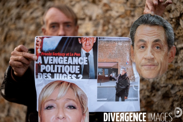 Nicolas Sarkozy en chemin pour son incarcération.