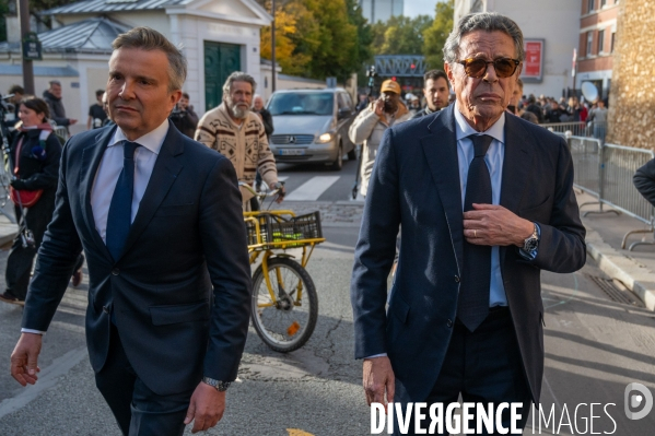 Nicolas Sarkozy en chemin pour son incarcération.