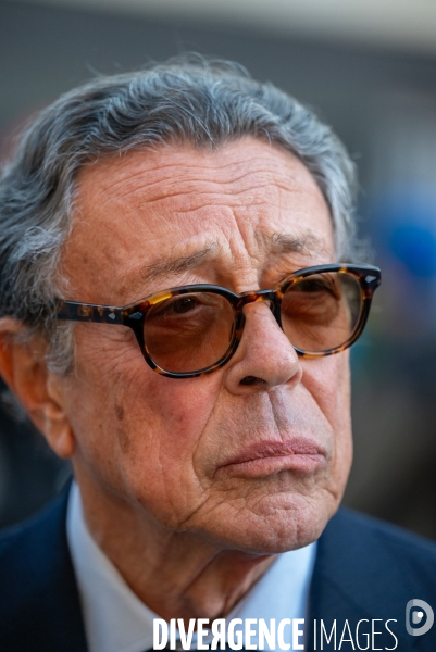 Nicolas Sarkozy en chemin pour son incarcération.