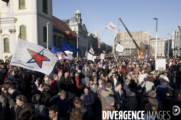 Budapest- hongrie - entre pouvoir et opposition, la fête nationale du peuple hongrois