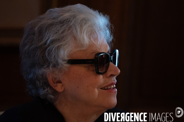 L Académie des Goncourt remet son prix chez Drouant.